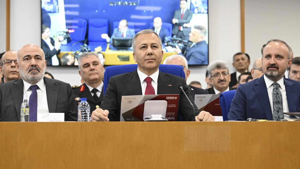 Bakan Yerlikaya: Eleştiri olmadan demokrasi olmaz