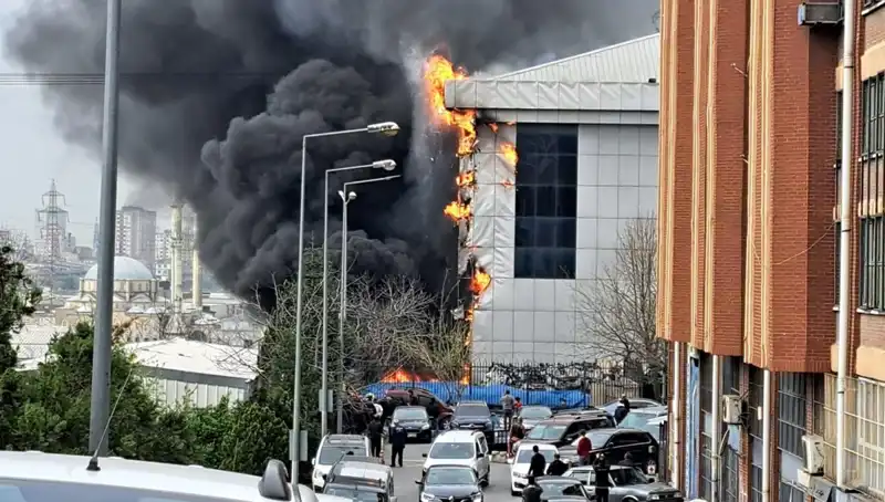 Başakşehir'de Sanayi Sitesinde Büyük Yangın: Olayın Sebepleri ve Sonuçları Neler?