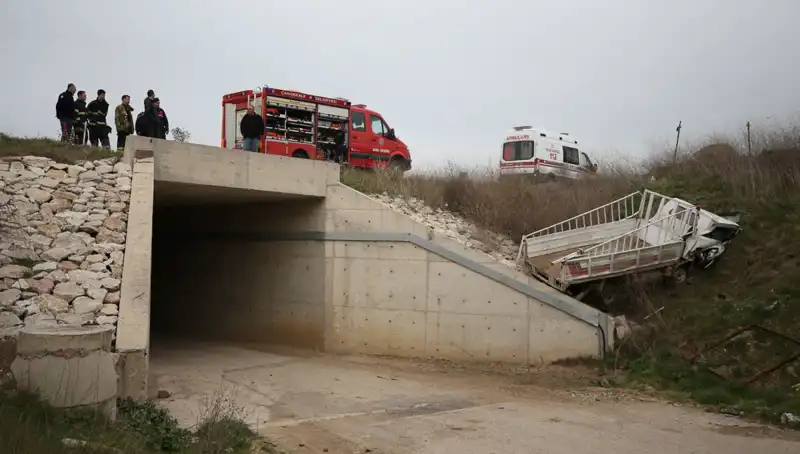 Kamyonet Alt Geçide Düştü: Korkunç Kaza Hayatları Değiştirdi
