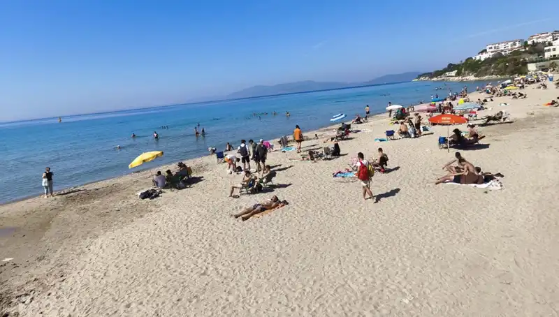 Sıcak Hava Dalgası Plajları Doldurdu: Antalya'da Aşırı Kalabalık Görüntüleri