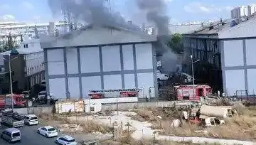 Başakşehir'de Sanayi Sitesinde Korkutan Yangın: İlçede Panik Havası Yaşandı