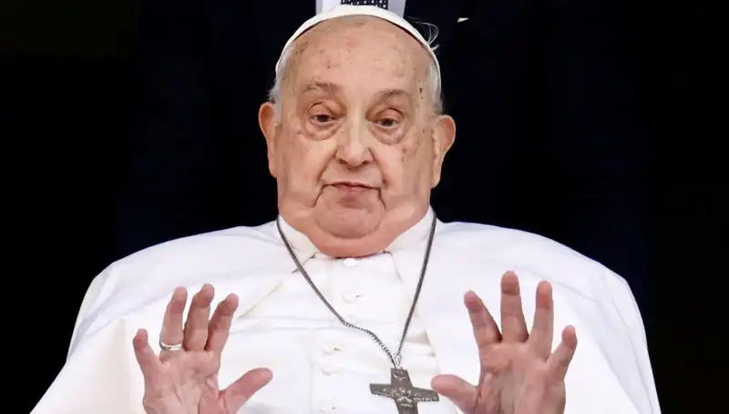 Papa Francis'in Ölümden Döndüğü An: "Kendi Kusmuğunda Boğuldu" Açıklaması