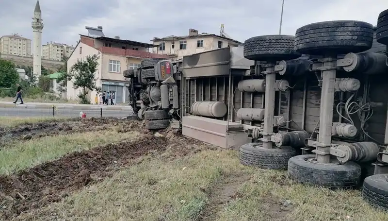 Erzurum'da Freni Boşalan TIR Dehşet Saçtı: Korkunç Kaza Ayrıntıları